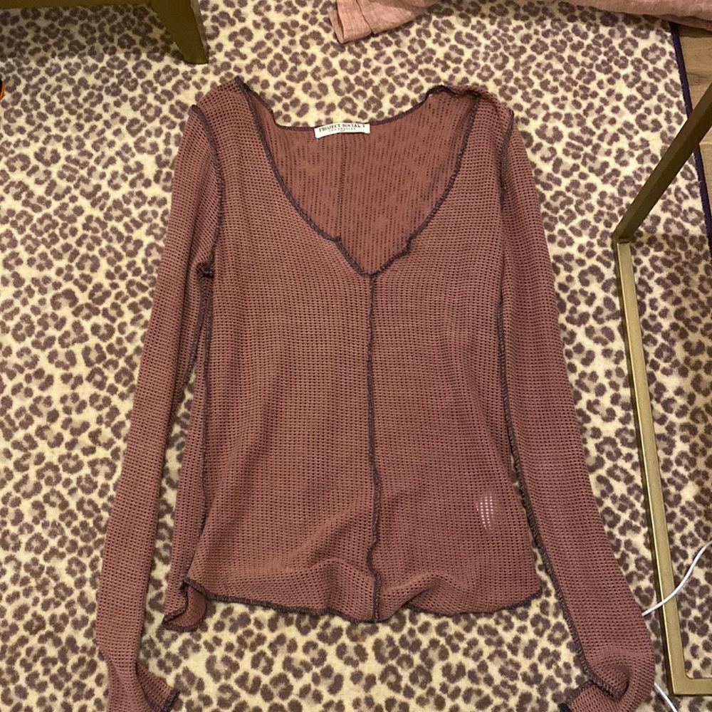 super cute top to wear with leggings or jeans